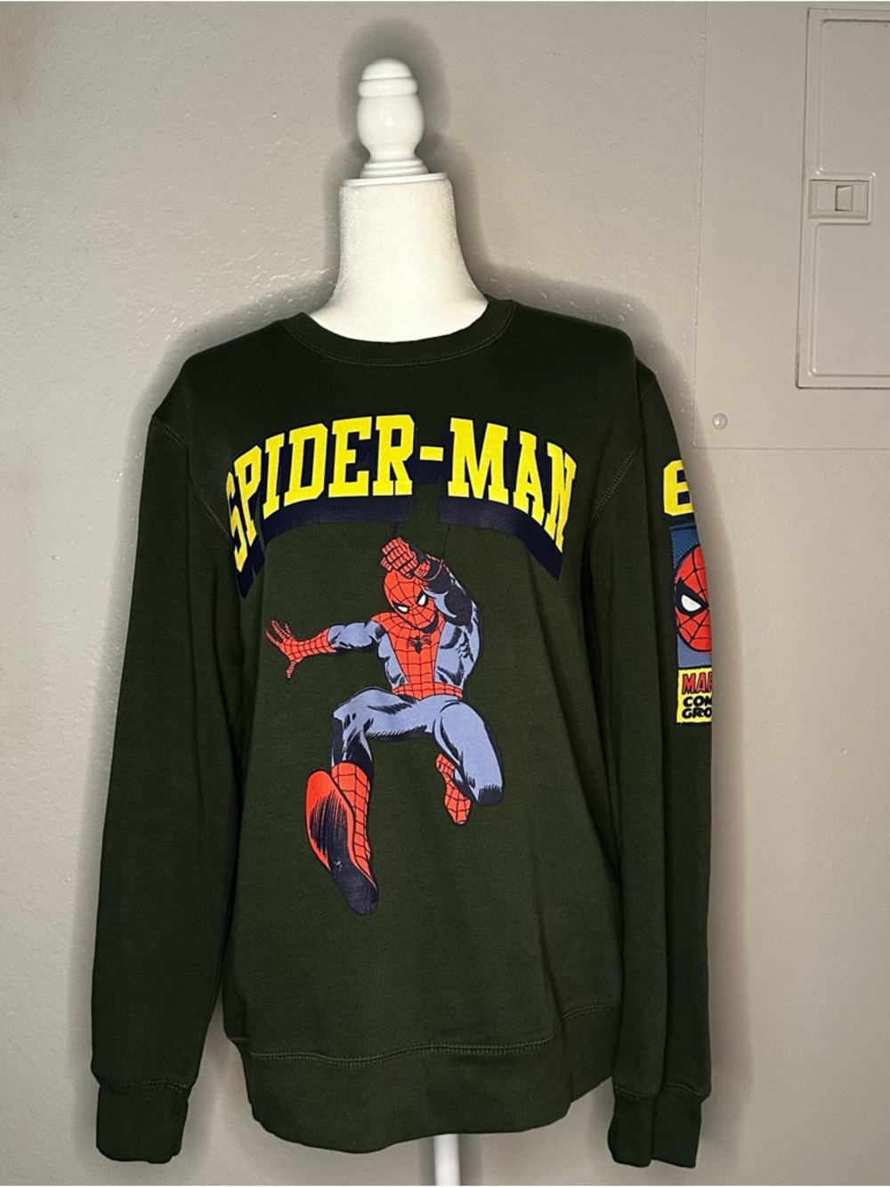 Marvel Spider-Man Dark Green Crewneck Sweater Size M